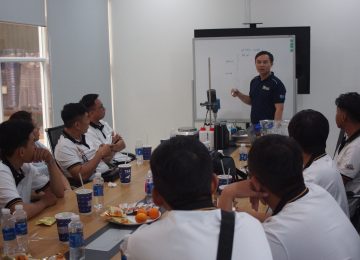 ​Đội ngũ kinh doanh Công ty Hân Quân tham quan thực tế và tập huấn tại nhà máy sản xuất dầu nhớt HATACO